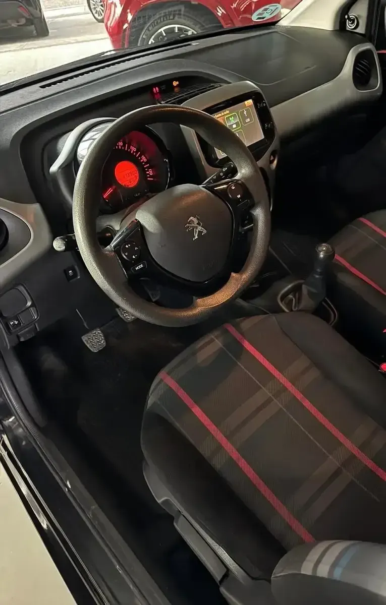 Käytetty Peugeot 108 Active 82 HP (60 kW) 2014 Musta