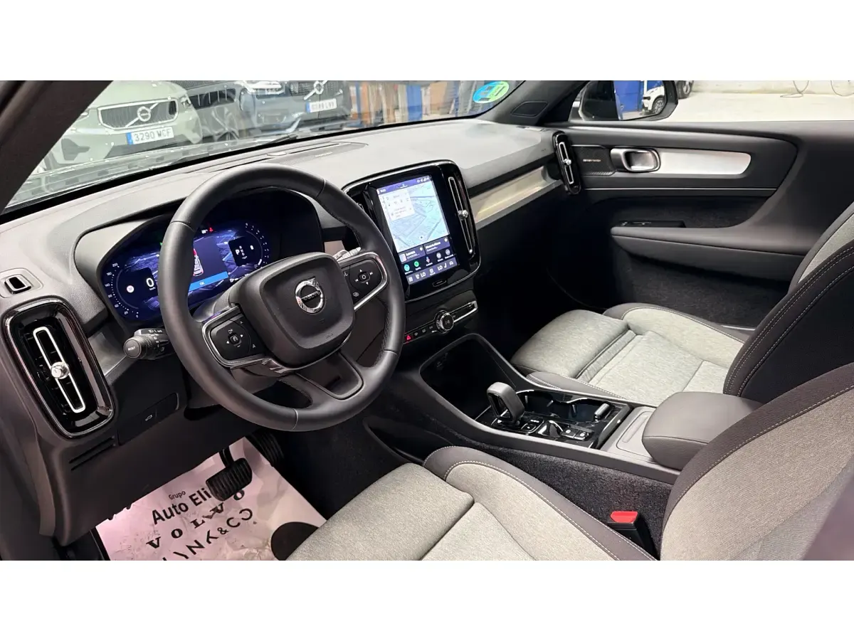 Usado Volvo XC40 Plus 163 CV (119 kW) 2025 Verde SUV