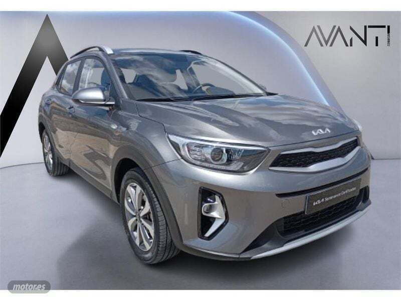 Usado Kia Stonic 100 CV (73 kW) 2025 Plateado SUV
