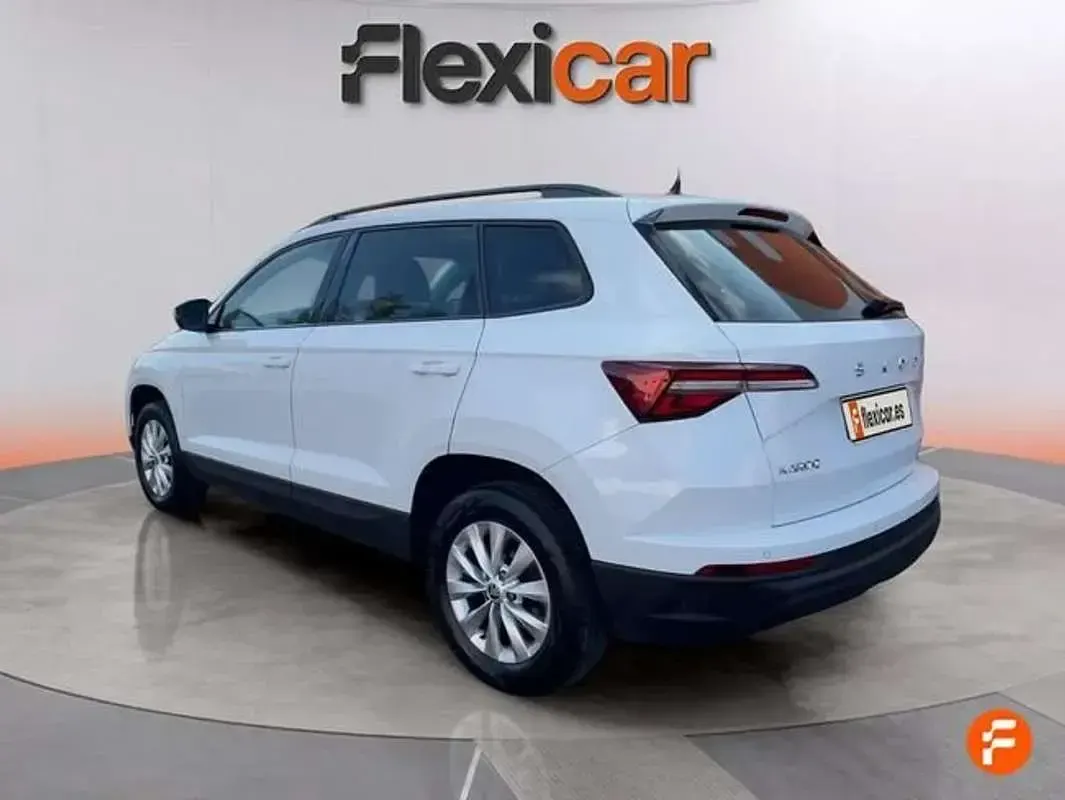 Usado Skoda Karoq Active 116 CV (85 kW) 2022 Blanco SUV
