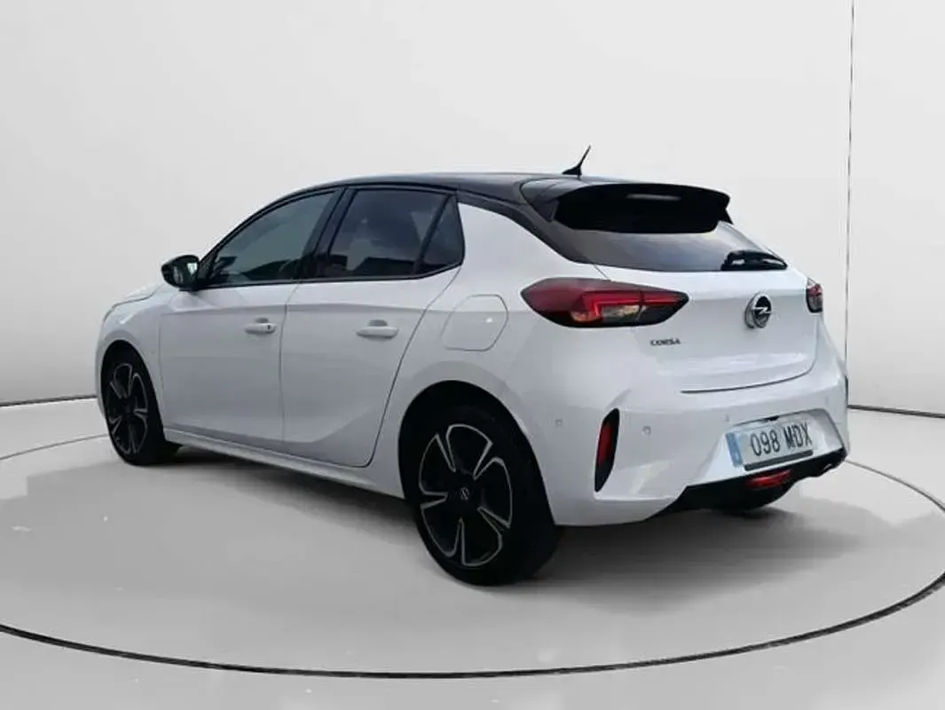 Usado Opel Corsa GS Line 101 CV (74 kW) 2023 Blanco Utilitario