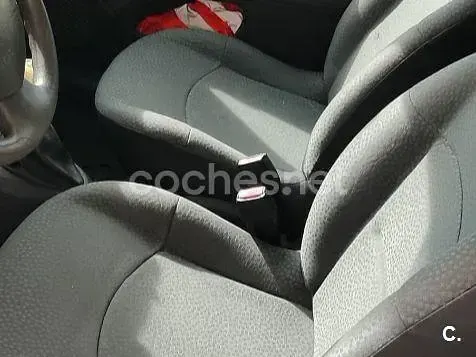 Usado Renault Clio II Authentique 75 CV (55 kW) 2007 Negro Berlina