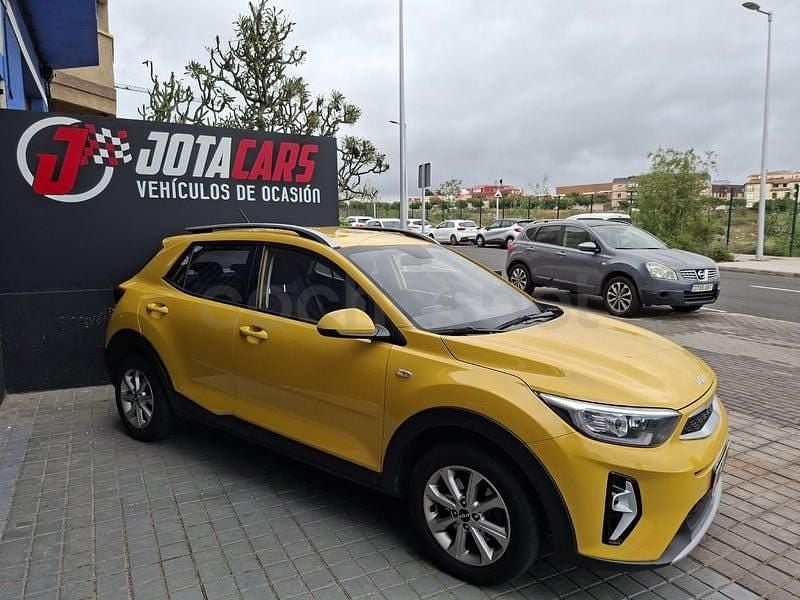 Usado Kia Stonic 84 CV (61 kW) 2023 Amarillo SUV