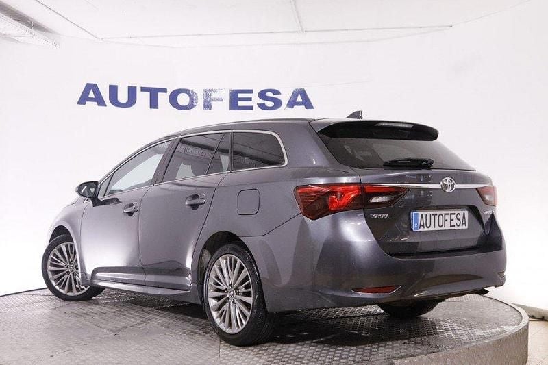 Usado Toyota Avensis Executive 143 CV (105 kW) 2015 Gris Familiar