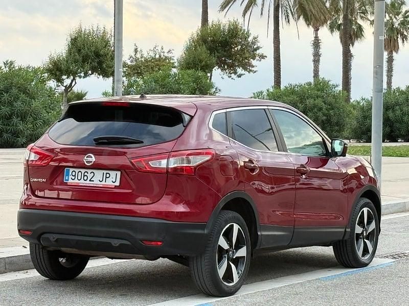 Usado Nissan Qashqai Visia 115 CV (84 kW) 2016 Granate SUV