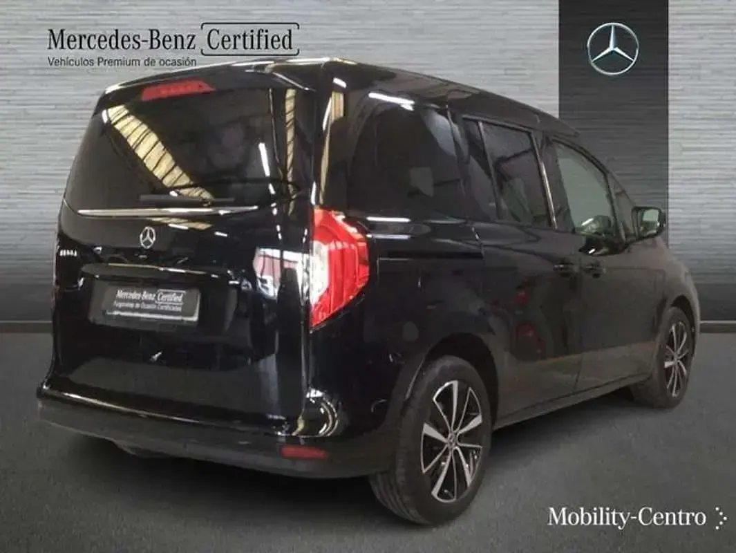 Usado Mercedes 180 116 CV (85 kW) 2024 Negro Berlina