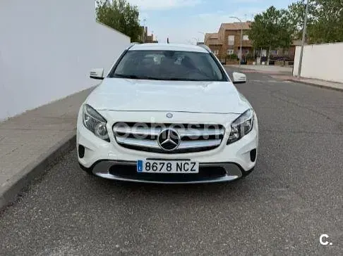 Usado Mercedes GLA220 Urban 170 CV (125 kW) 2015 Blanco SUV