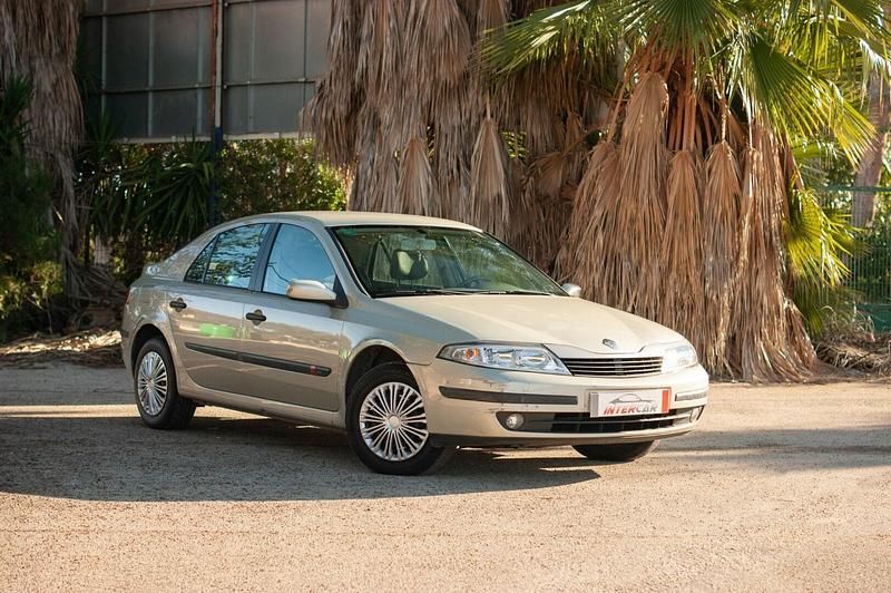 Gris / plata Usado 2004 Renault Laguna II Expression Berlina | 3200 € (Precio justo) - Imagen 1/4