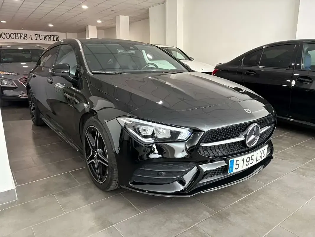 Usado Mercedes CLA250 Shooting Brake 224 CV (164 kW) 2022 Negro Familiar