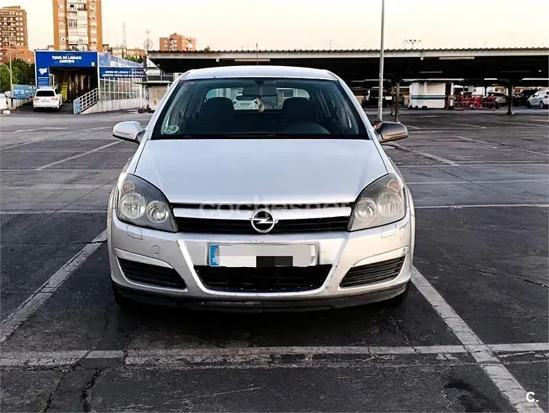 Usado Opel Astra Enjoy 100 CV (73 kW) 2006 Gris / plata Familiar