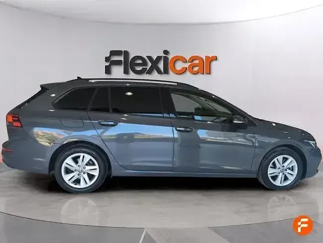 Usado VW Golf VII Life 115 CV (84 kW) 2021 Gris Utilitario
