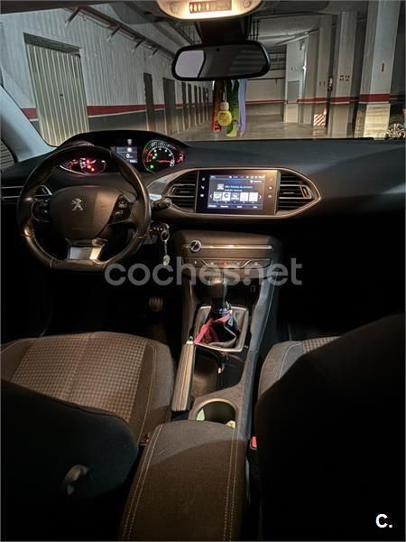 Azul Usado 2018 Peugeot 308 Access Berlina | 8400 € (Precio justo) - Imagen 1/4