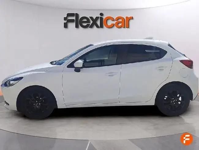 Käytetty Mazda 2 90 HP (66 kW) 2021 Valkoinen Sedan