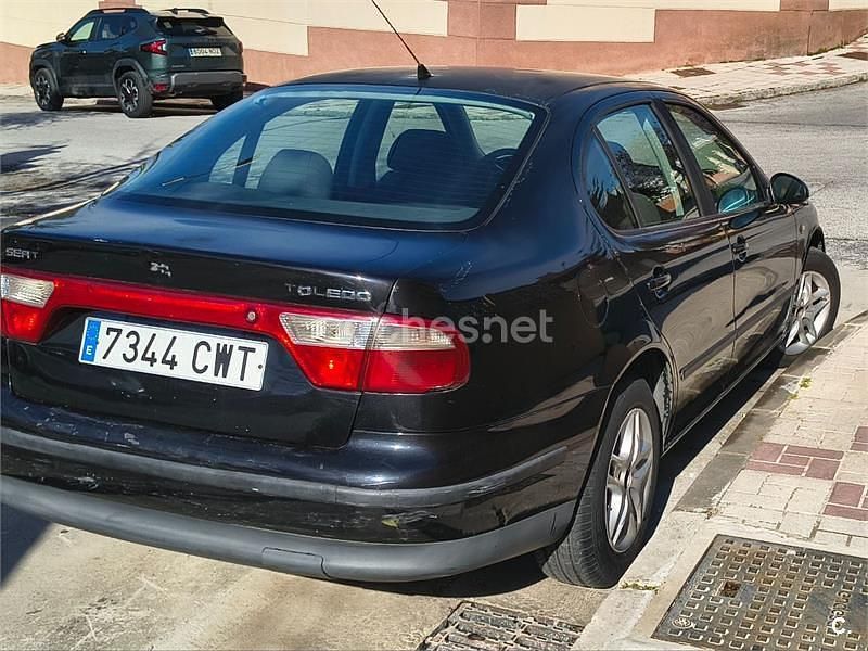 Usado Seat Toledo Stella 105 CV (77 kW) 2004 Negro Berlina