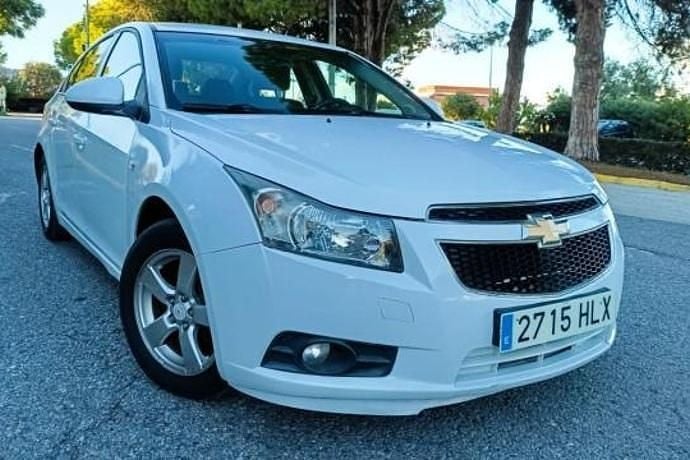 Usado Chevrolet Cruze LT 91 CV (66 kW) 2012 Blanco Familiar