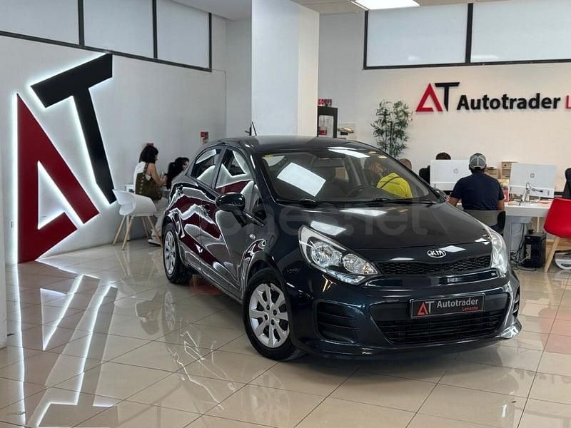 Usado Kia Rio 84 CV (61 kW) 2016 Negro Utilitario