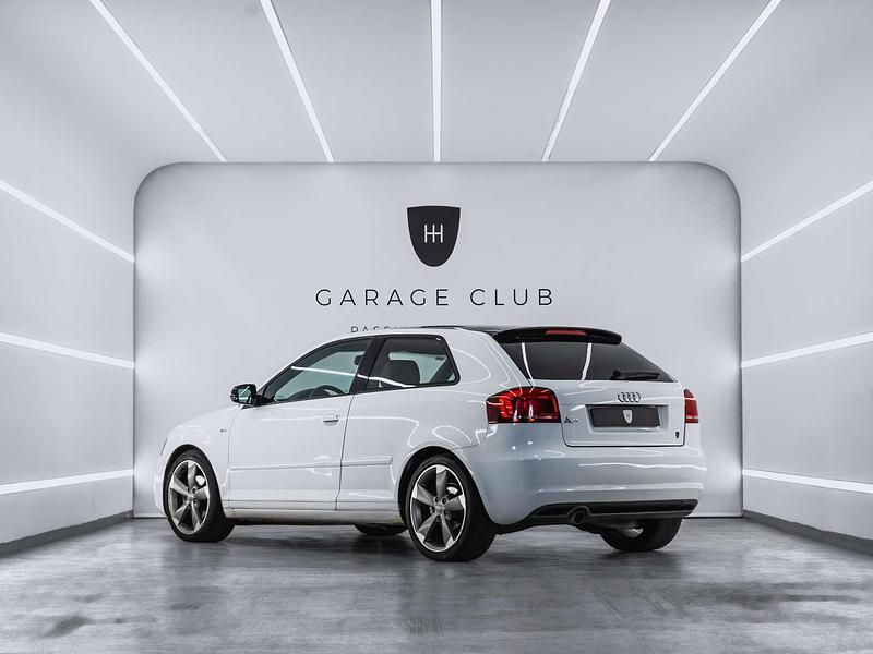 Usado Audi A3 Ambition 140 CV (102 kW) 2011 Gris / plata Berlina