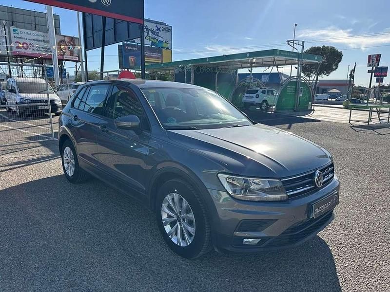 Usado VW Tiguan Edition 150 CV (110 kW) 2020 Gris SUV