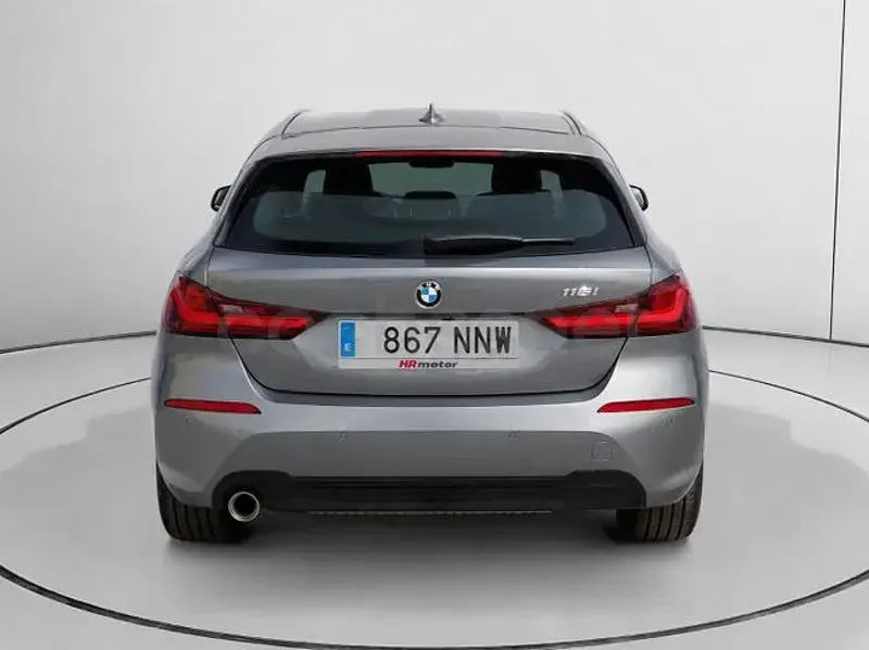 Usado BMW 118 Comfort Edition 136 CV (100 kW) 2022 Gris / plata Utilitario