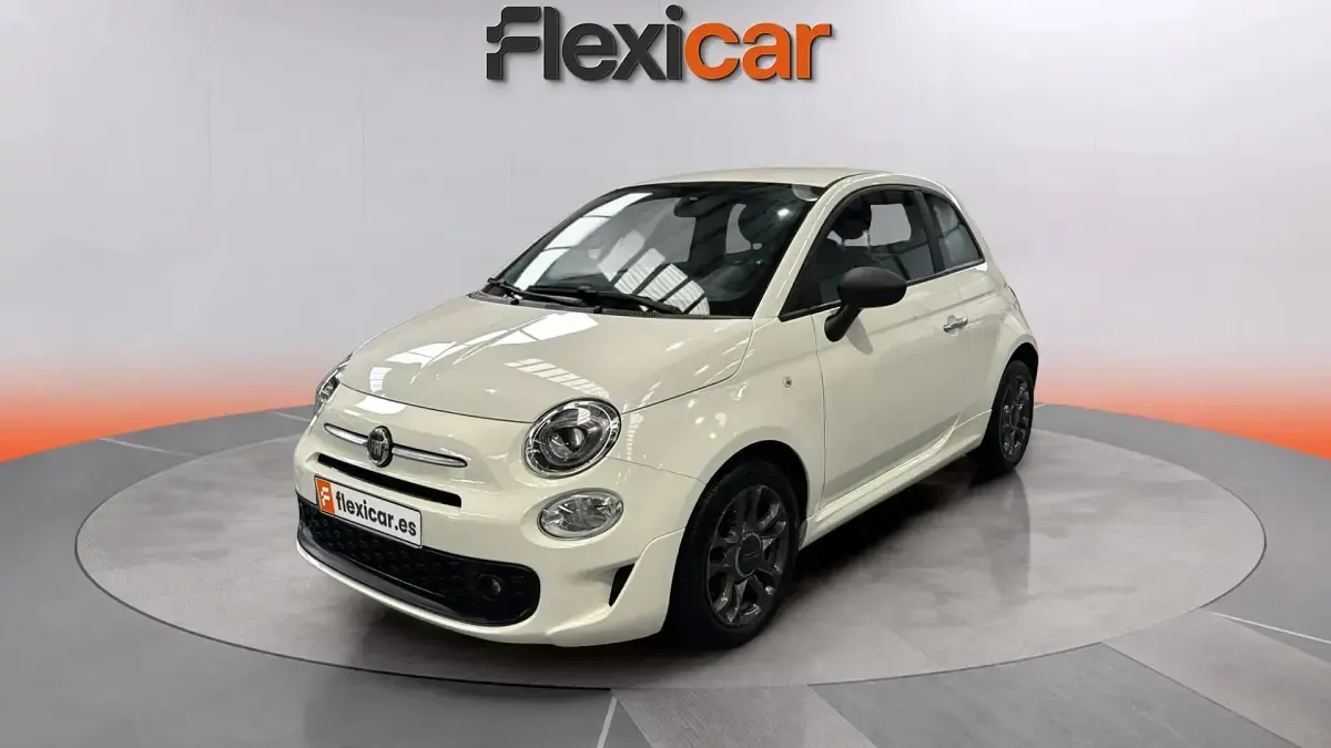 Używany Fiat 500 Club 71 KM (52 kW) 2022 Biały Sedan/Limuzyna