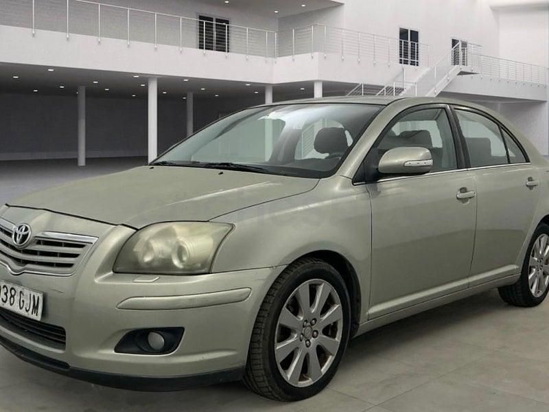 Usado Toyota Avensis Sol 126 CV (92 kW) 2008 Beige Berlina