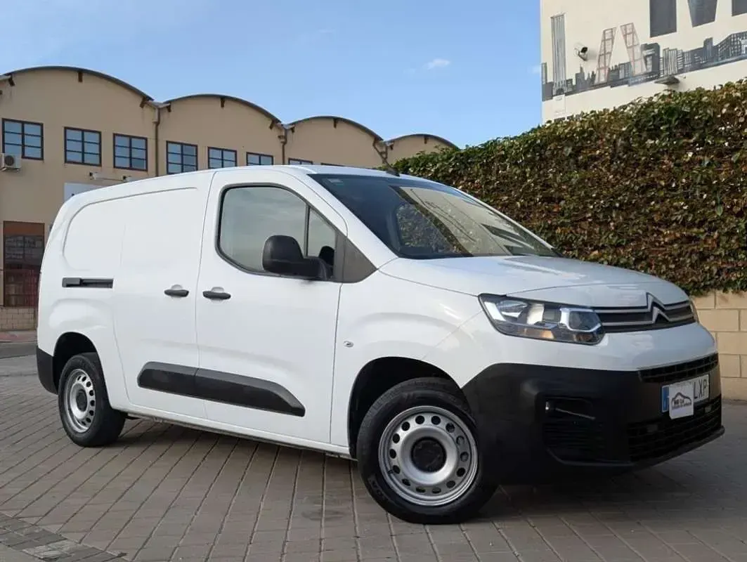 Usado Citroën Berlingo 102 CV (75 kW) 2022 Blanco Monovolumen