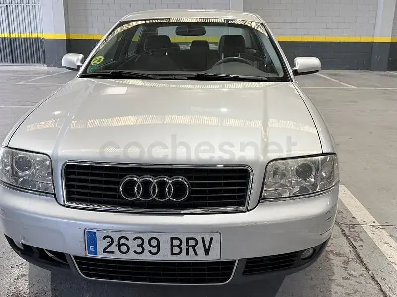 Usado Audi A6 170 CV (125 kW) 2002 Gris / plata Berlina