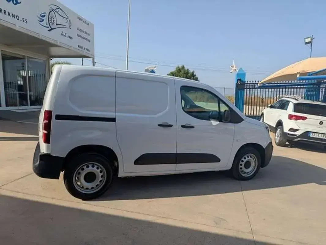 Usado Peugeot Partner 99 CV (72 kW) 2023 Blanco Monovolumen