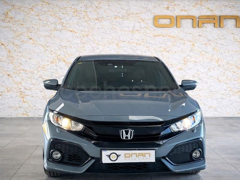 Usado Honda Civic Elegance 129 CV (94 kW) 2017 Gris / plata Berlina