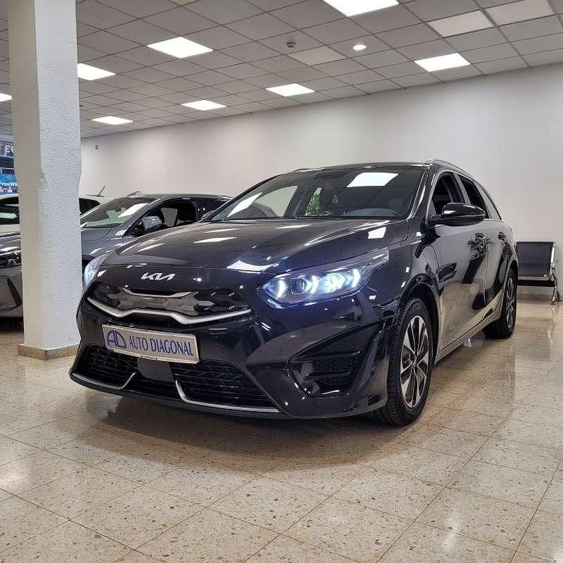 Usado Kia Ceed 141 CV (103 kW) 2024 Negro Utilitario
