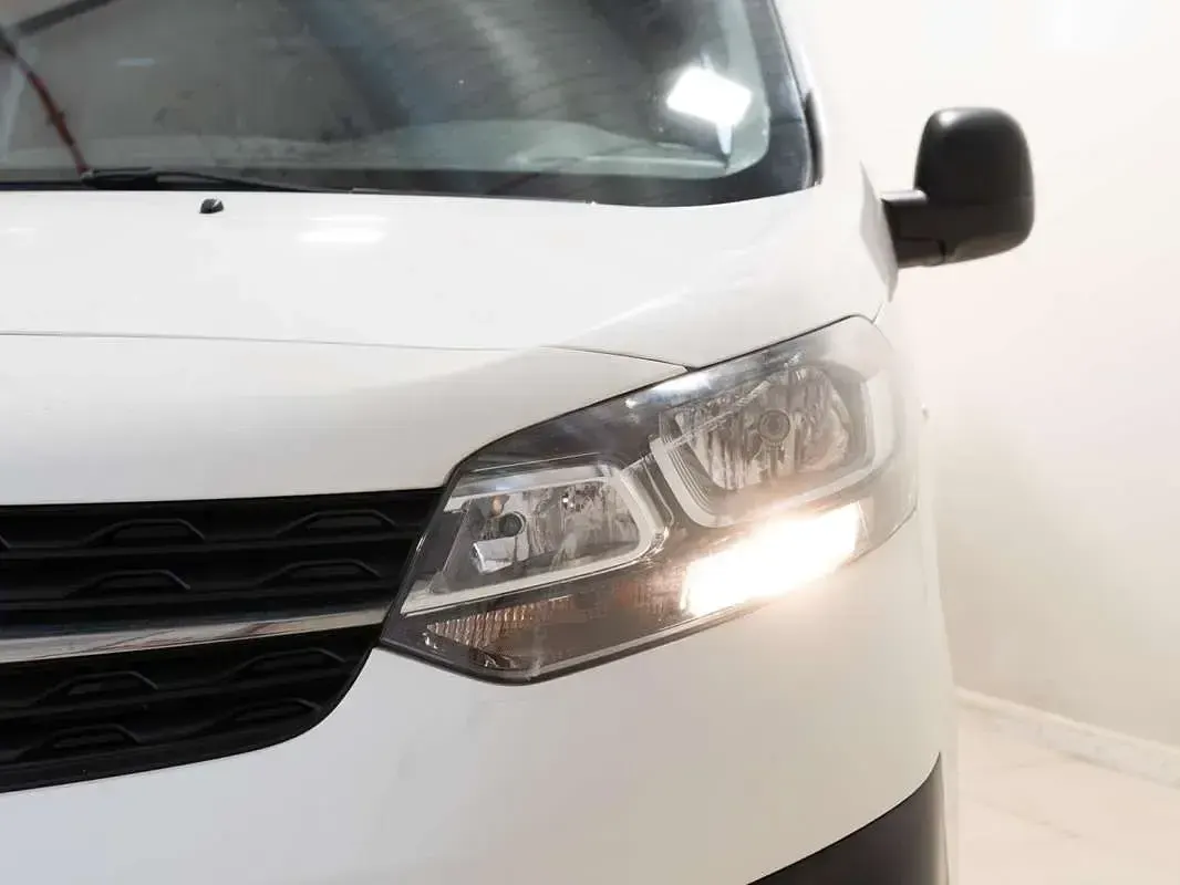 Usado Opel Vivaro 101 CV (74 kW) 2022 Blanco Monovolumen