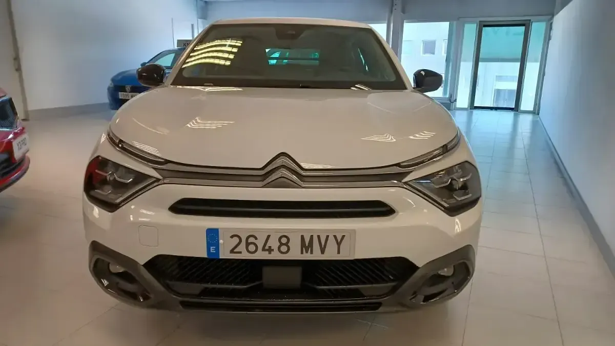 Usado Citroën e-C4 Shine 100 kW (136 CV) 2024 Blanco Berlina