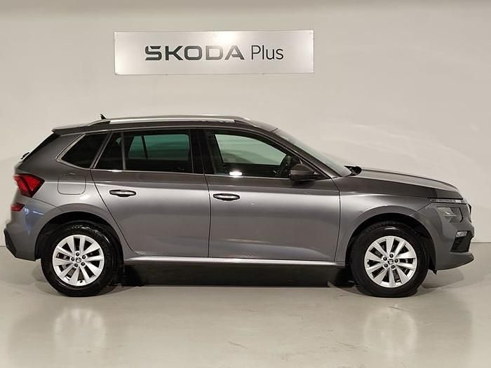 Usado Skoda Kamiq Selection 115 CV (84 kW) 2024 Gris / plata SUV