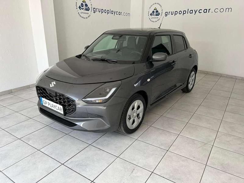 Usado Suzuki Swift 83 CV (61 kW) 2024 Gris Utilitario