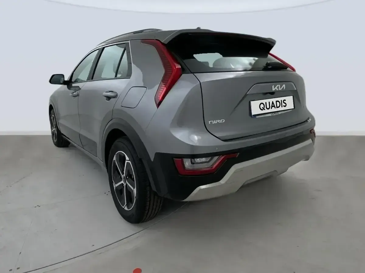 Usado Kia Niro 129 CV (94 kW) 2024 Gris SUV