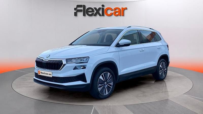 Usado Skoda Karoq Selection 150 CV (110 kW) 2024 Blanco SUV