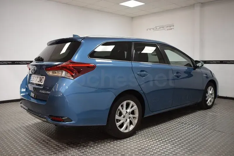 Usado Toyota Auris Hybrid 136 CV (100 kW) 2016 Azul Familiar
