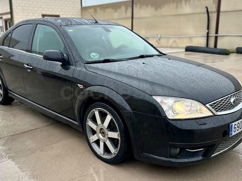 Usado Ford Mondeo Titanium 155 CV (114 kW) 2006 Negro Berlina