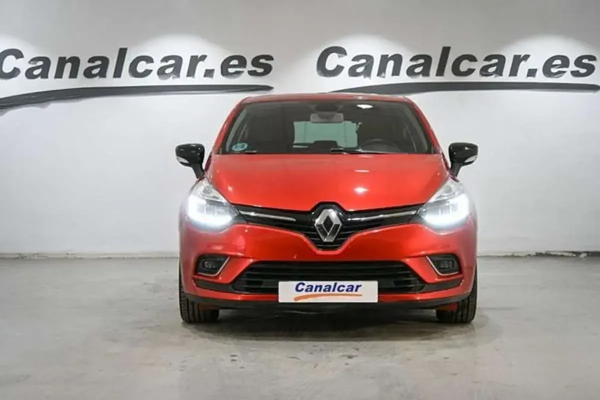 Usado Renault Clio LIMITED 90 CV (66 kW) 2017 Rojo Utilitario