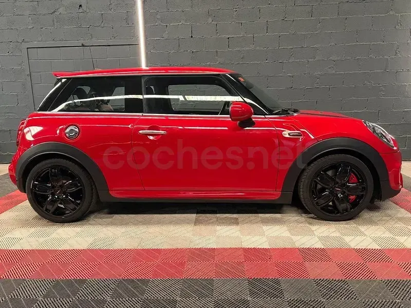 Usado Mini John Cooper Works 231 CV (169 kW) 2018 Rojo Utilitario