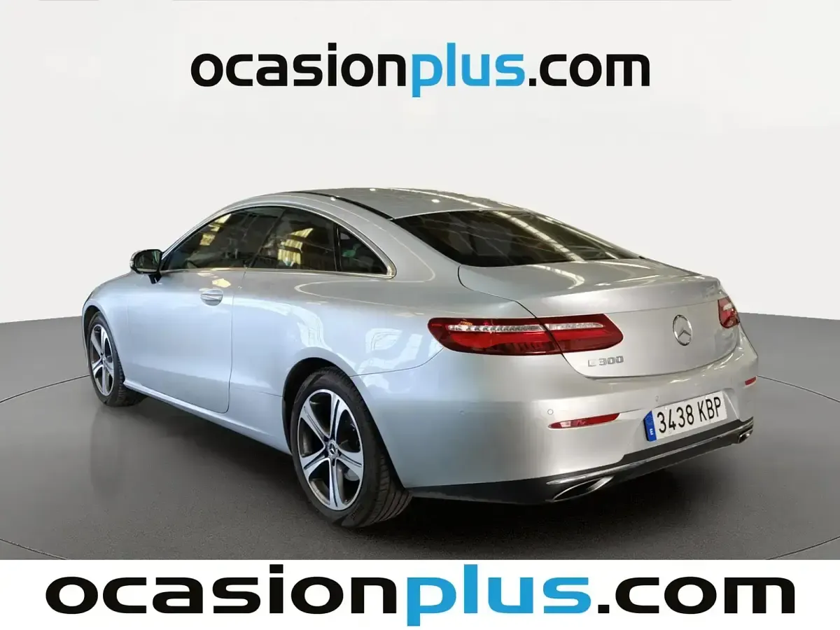 Usado Mercedes E300 245 CV (180 kW) 2017 Gris Coupe