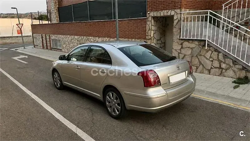 Usado Toyota Avensis Active 126 CV (92 kW) 2008 Beige Berlina