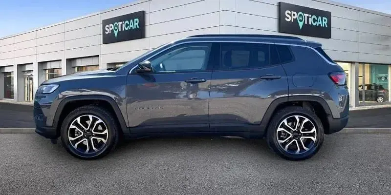 Usado Jeep Compass Limited 190 CV (139 kW) 2022 Gris SUV