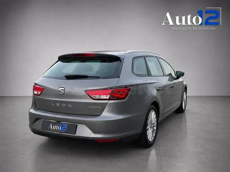 Usado Seat Leon Ecomotive 110 CV (80 kW) 2015 Gris / plata Familiar
