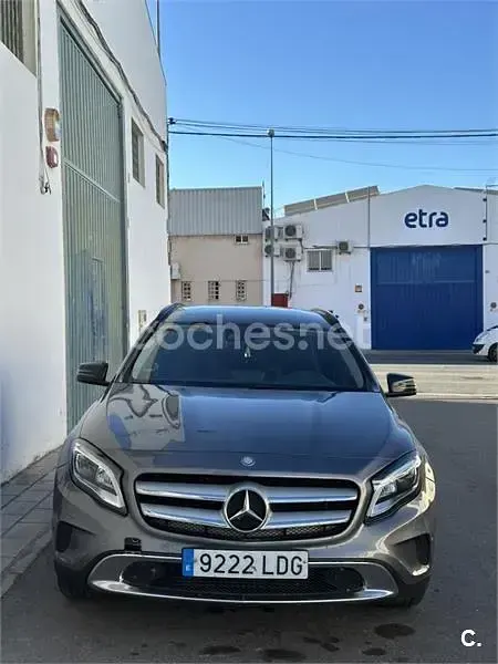 Usado Mercedes GLA180 122 CV (89 kW) 2020 Gris / plata SUV