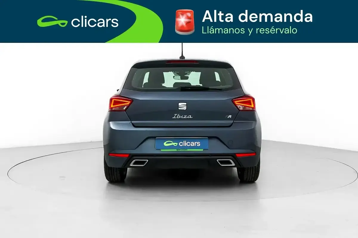 Usado Seat Ibiza FR 110 CV (80 kW) 2022 Gris / plata Utilitario