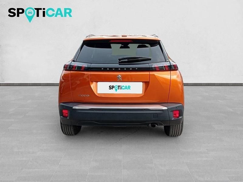 Usado Peugeot 2008 Allure 100 CV (73 kW) 2024 Naranja SUV