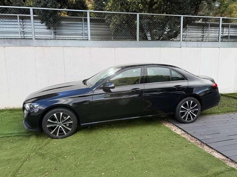 Usado Mercedes E300 306 CV (225 kW) 2021 Negro Berlina