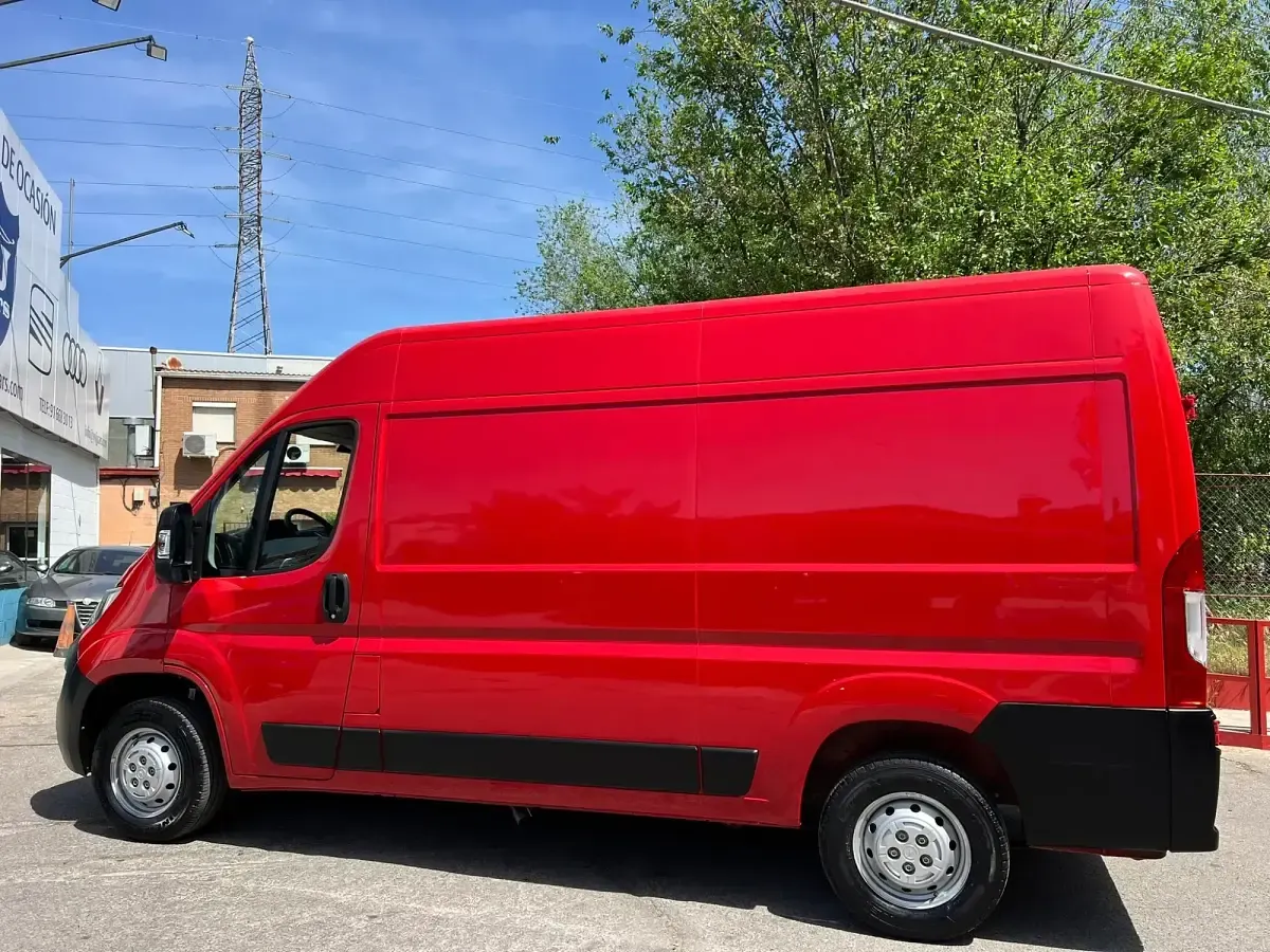 Usado Opel Movano 140 CV (102 kW) 2023 Rojo Van