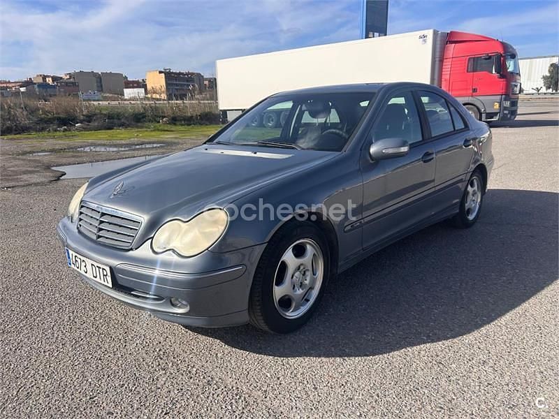 Usado Mercedes C220 Classic 143 CV (105 kW) 2004 Azul Berlina